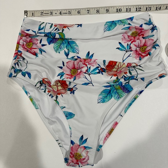 Bikini Bottom High Rise - Do no have size tag - (Can be Size L for measurements) - Picture 7 of 9